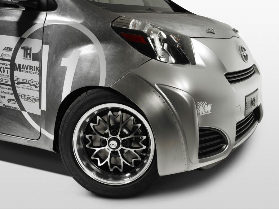  Toyota iQ by Tatsu 2011 года  (фото 6 из 10)